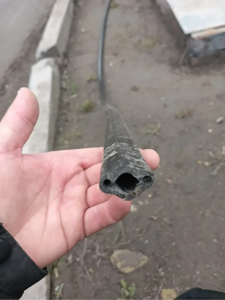 Повреждённый кабель старой системы термометрии